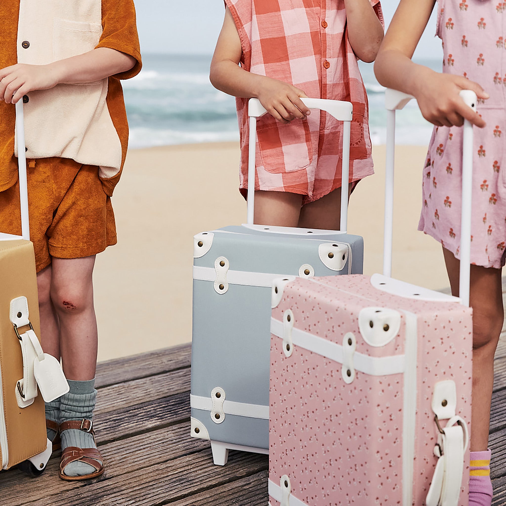 Olli Ella See-Ya Suitcase – Pink Daisies