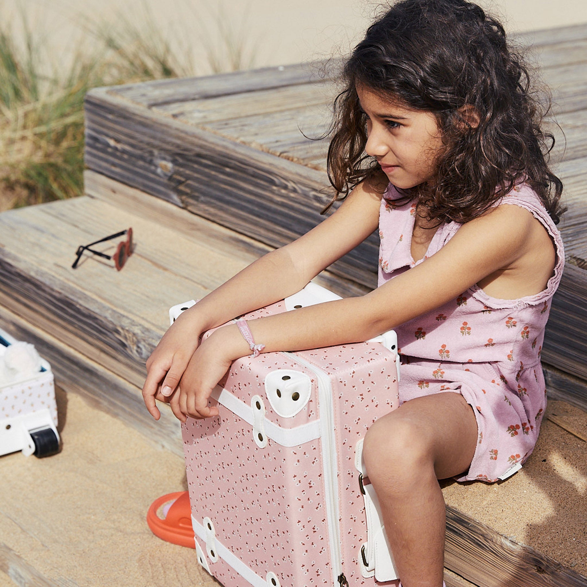 Olli Ella See-Ya Suitcase – Pink Daisies