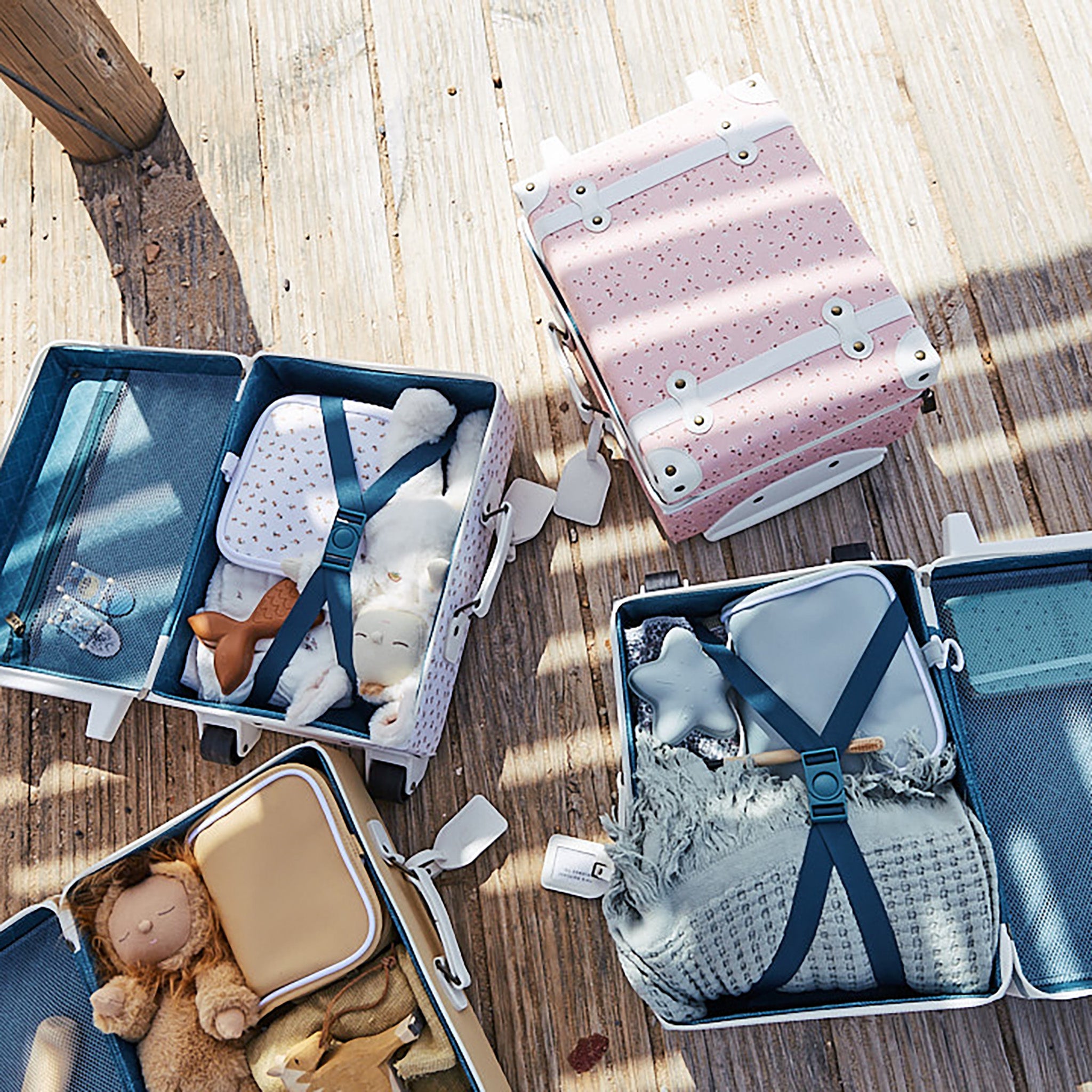 Olli Ella See-Ya Suitcase – Pink Daisies