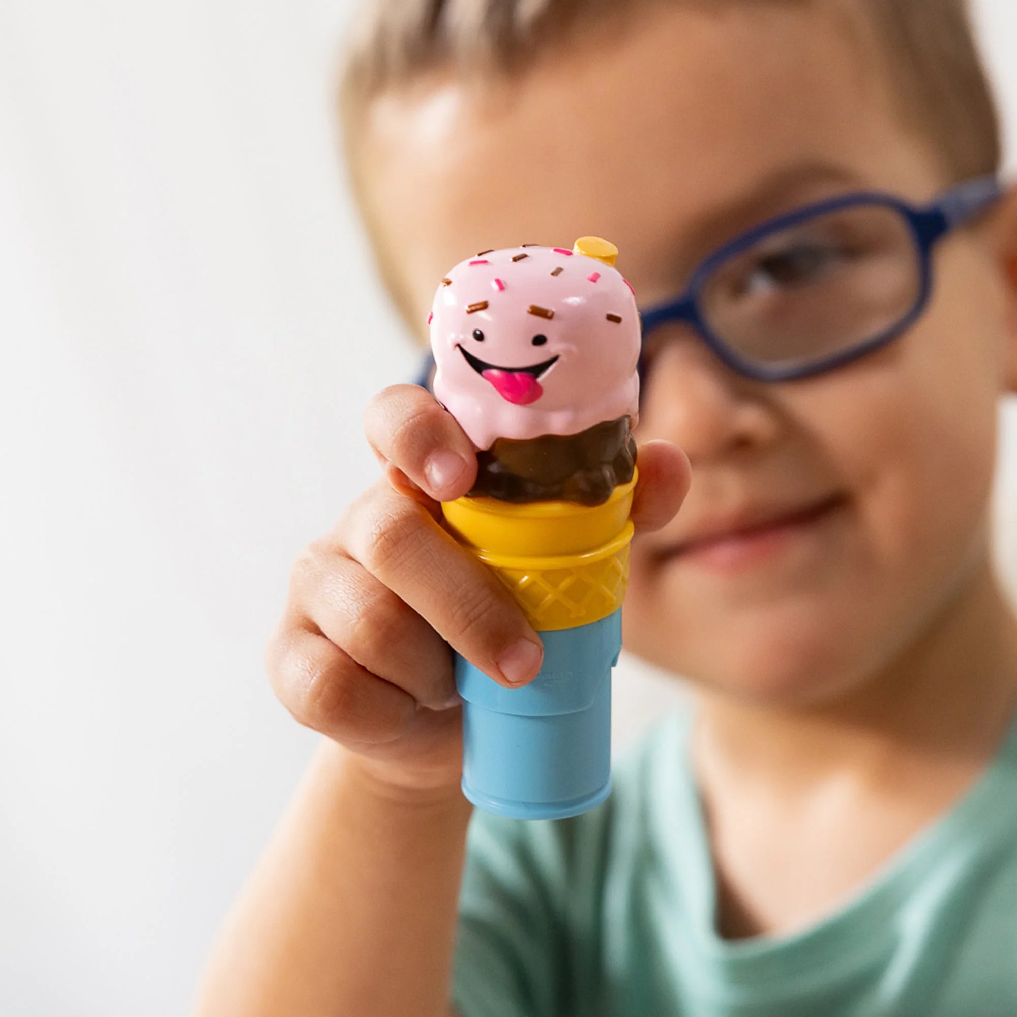 Melissa & Doug Sticker WOW!™ Activity Pad & Sticker Stamper – Ice Cream