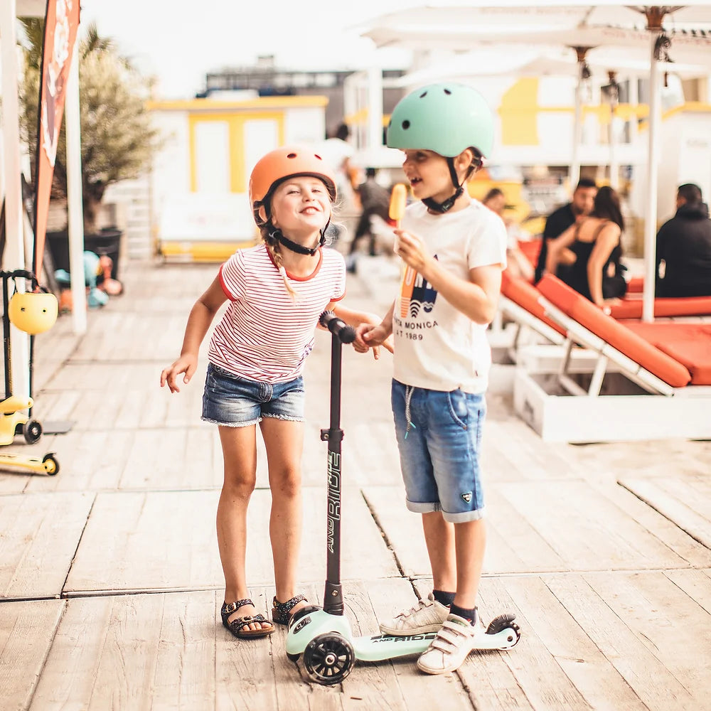 Scoot And Ride Highwaykick 3 LED Glow Scooter – Kiwi