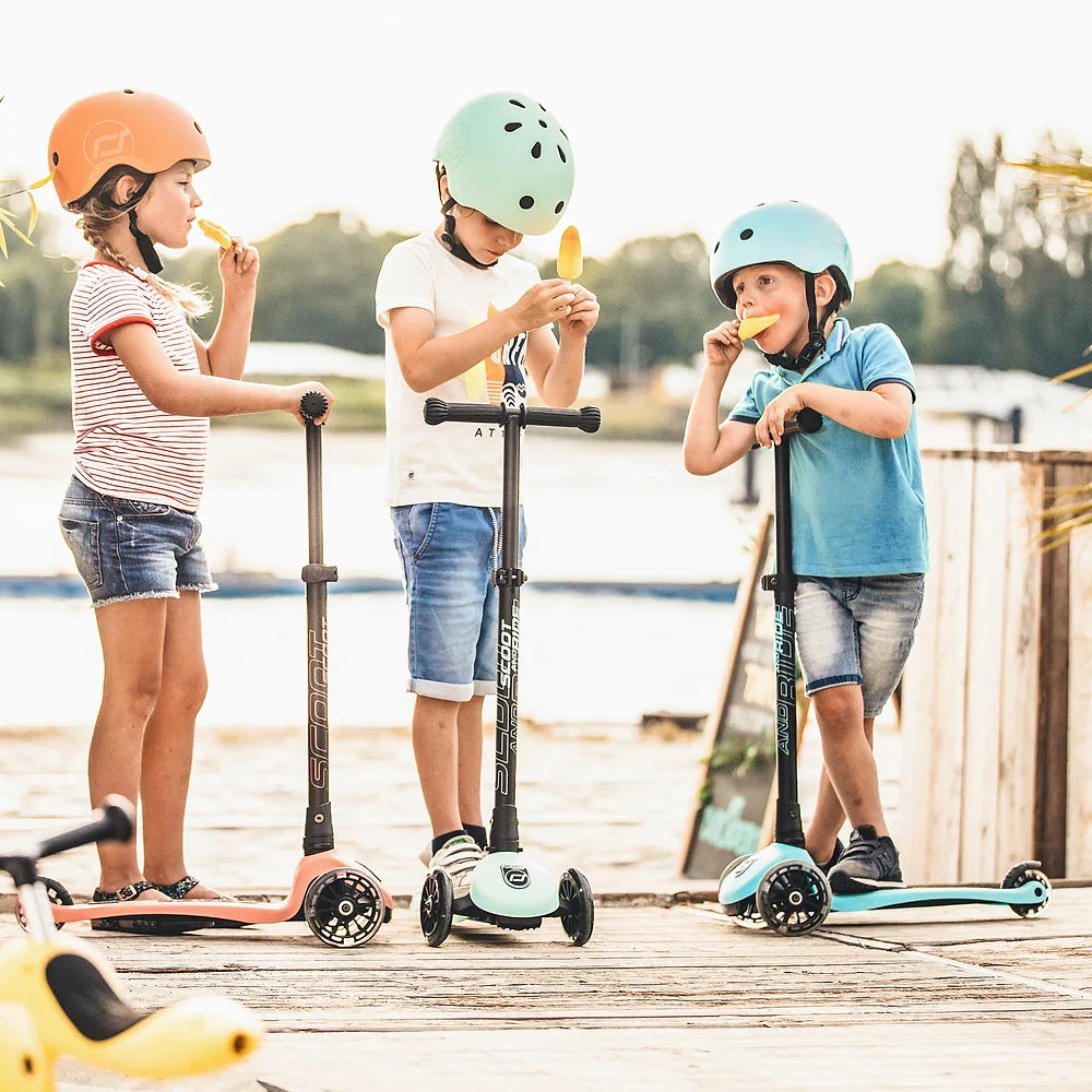 Scoot And Ride Highwaykick 3 LED Glow Scooter – Blueberry