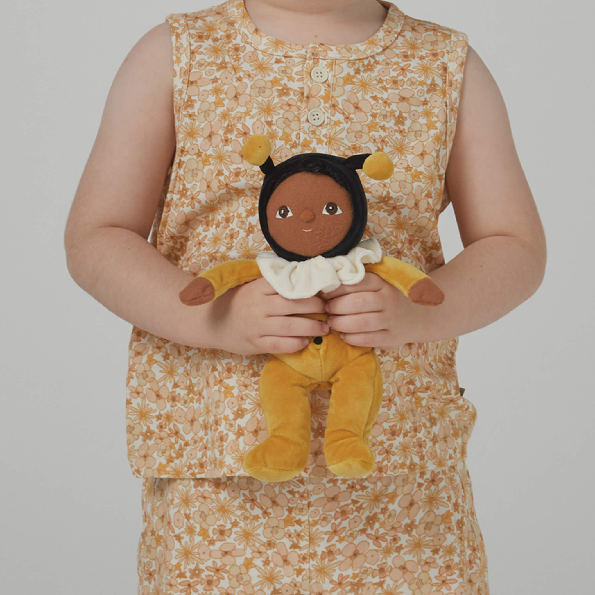 Olli Ella Backyard Buddies Dinky Dinkum Doll – Billie Bumblebee