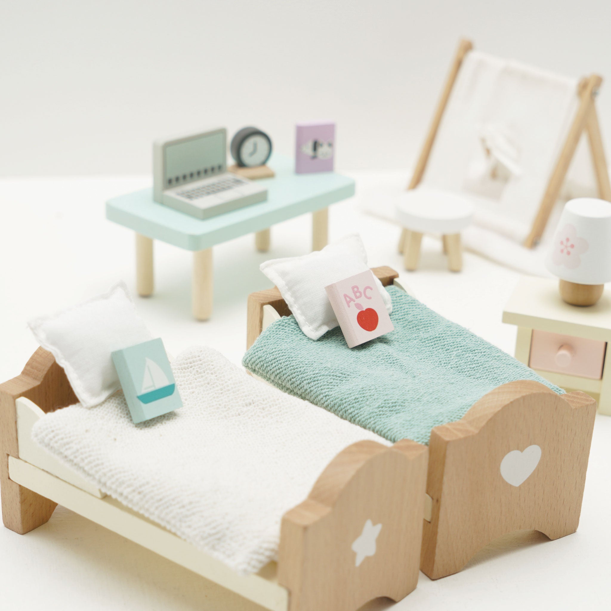 Le Toy Van Wooden Dollhouse Children’s Bedroom