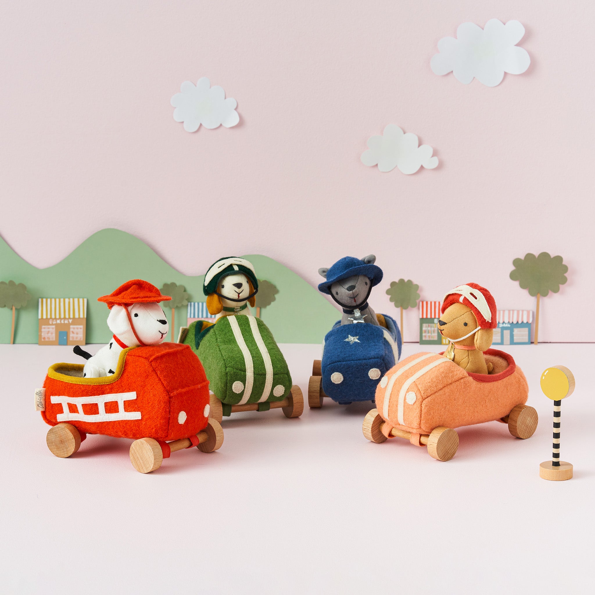 Olli Ella Holdie Dog-Go Racer Boy – Green