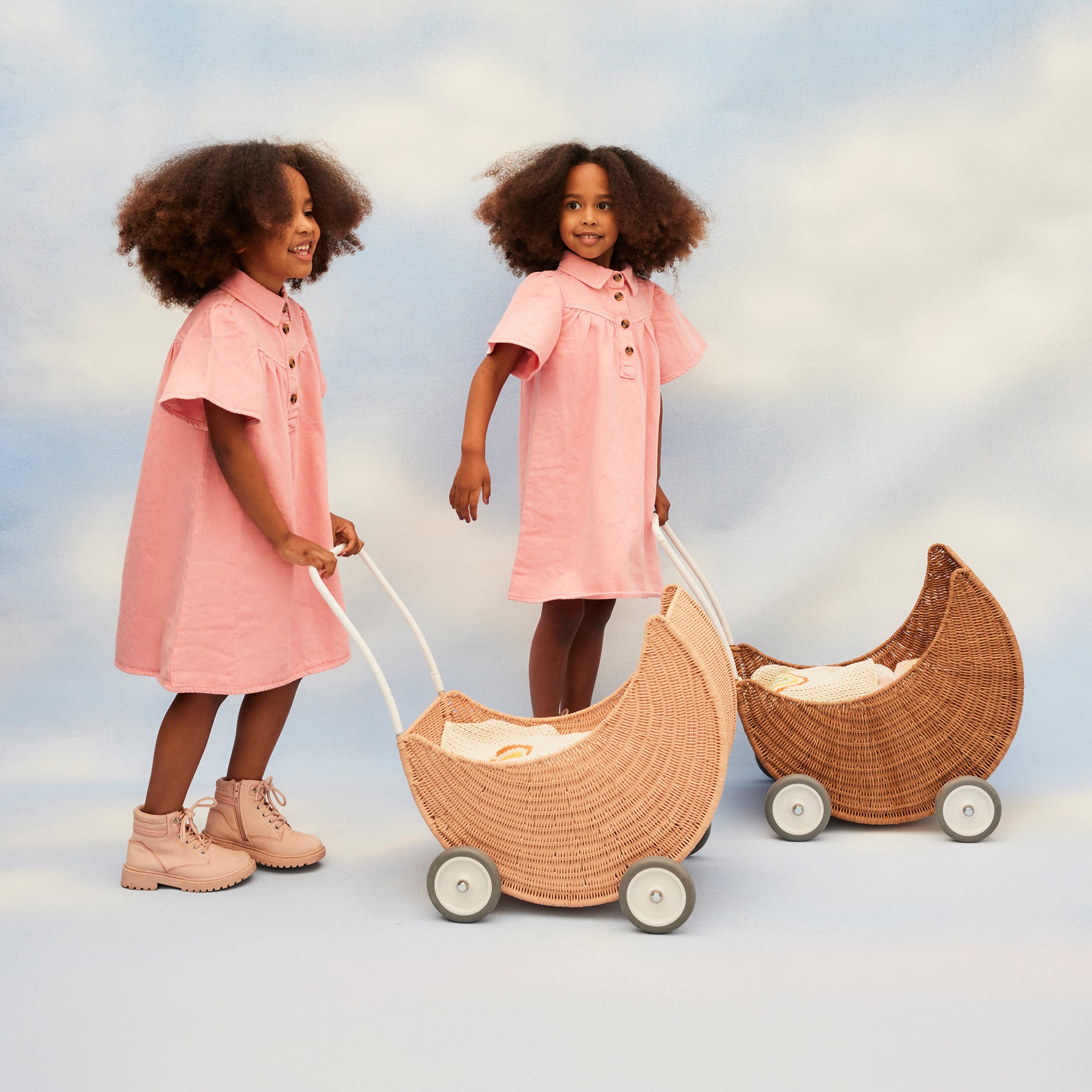 Olli Ella Strolley Rattan Moon Stroller – Seashell Pink