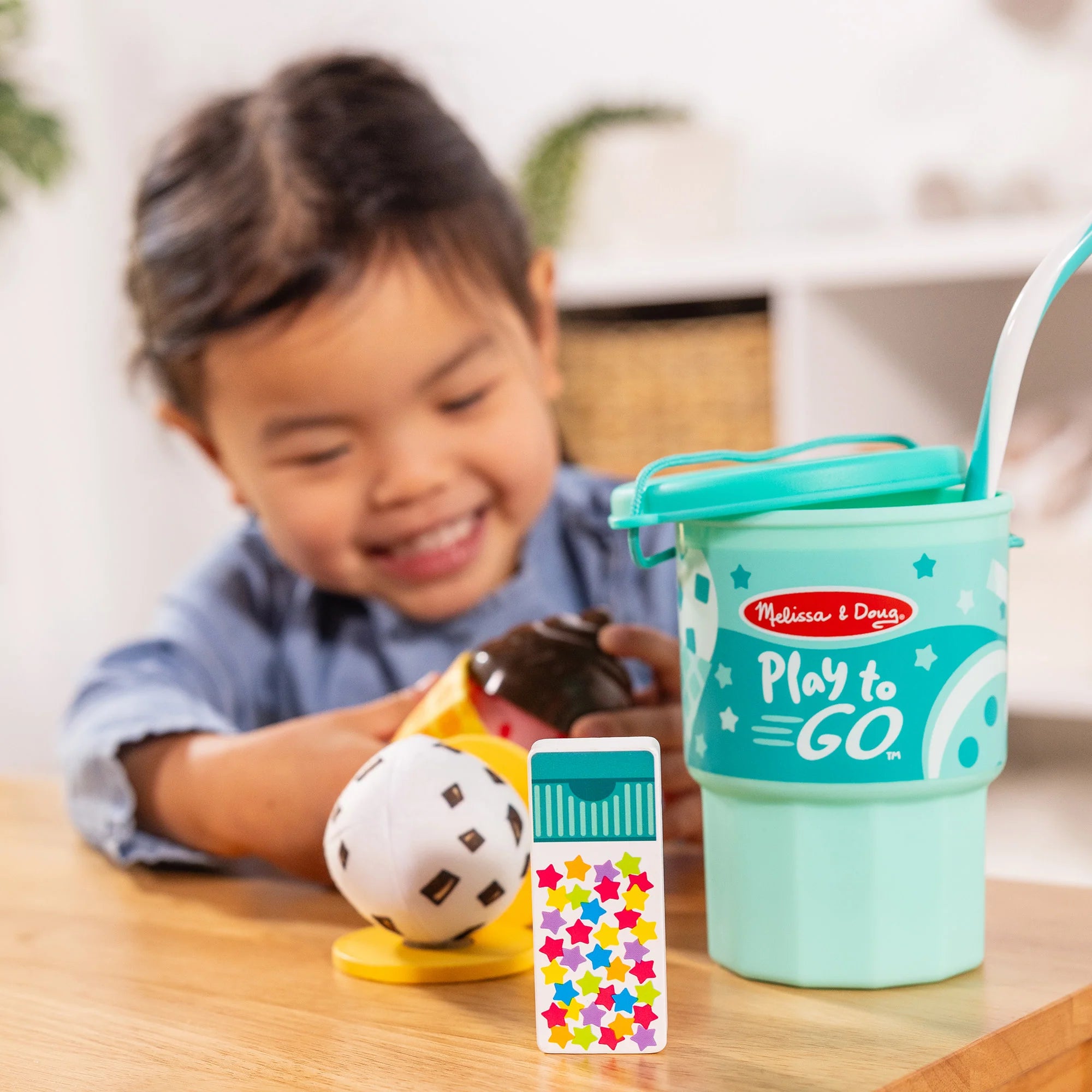 Melissa & Doug Play to Go – Ice Cream Playset