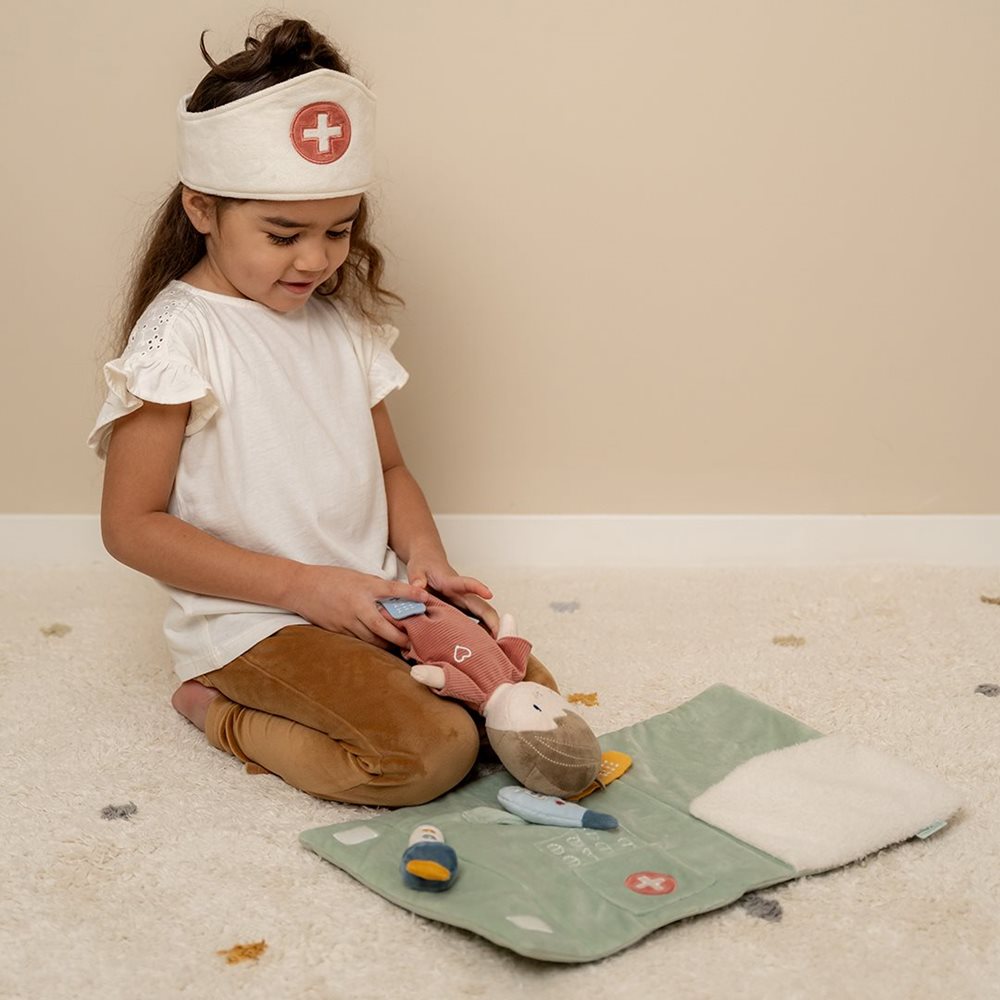 Little Dutch Jim Doll Care Playset – Doctor