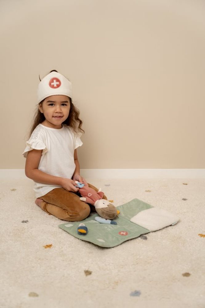 Little Dutch Jim Doll Care Playset – Doctor