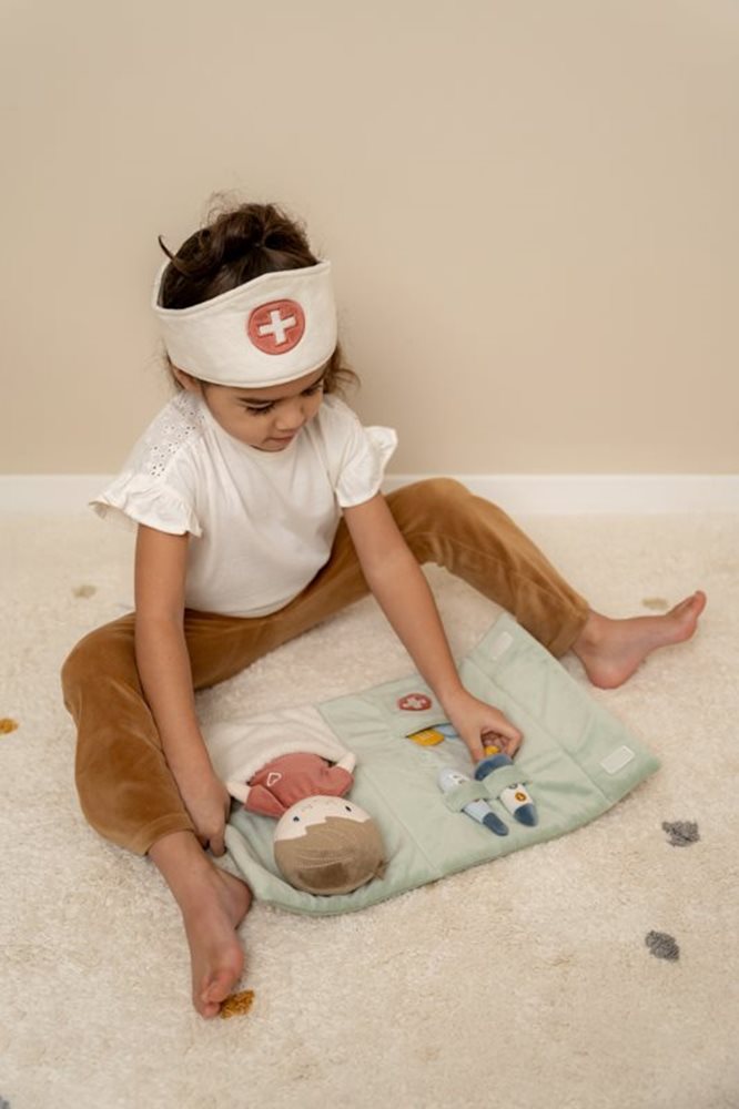 Little Dutch Jim Doll Care Playset – Doctor