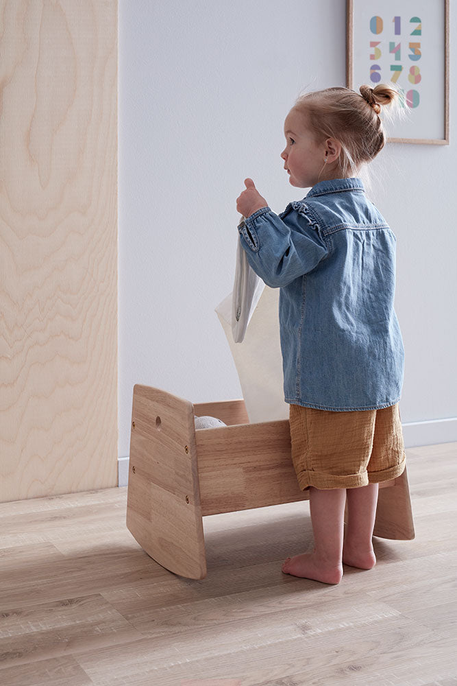 Kid’s Concept Kid’s Hub Doll Crib – Natural