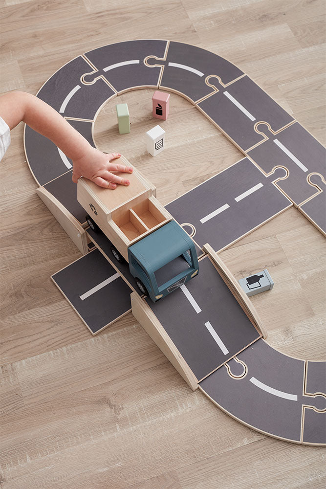 Kid’s Concept Aiden Car Track