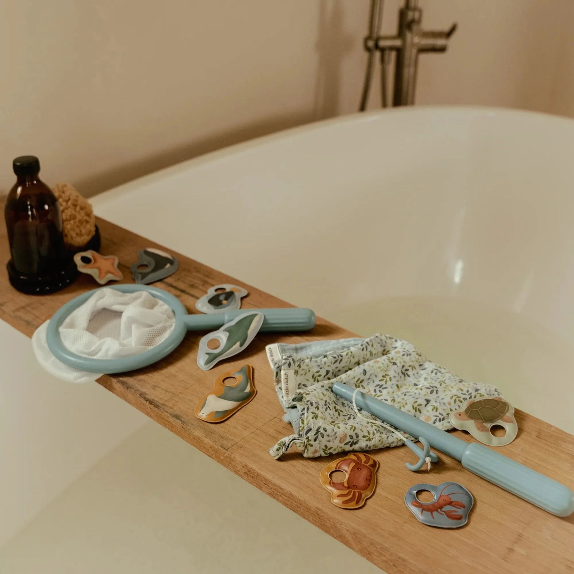 Little Dutch Bath Fishing Game – Blue