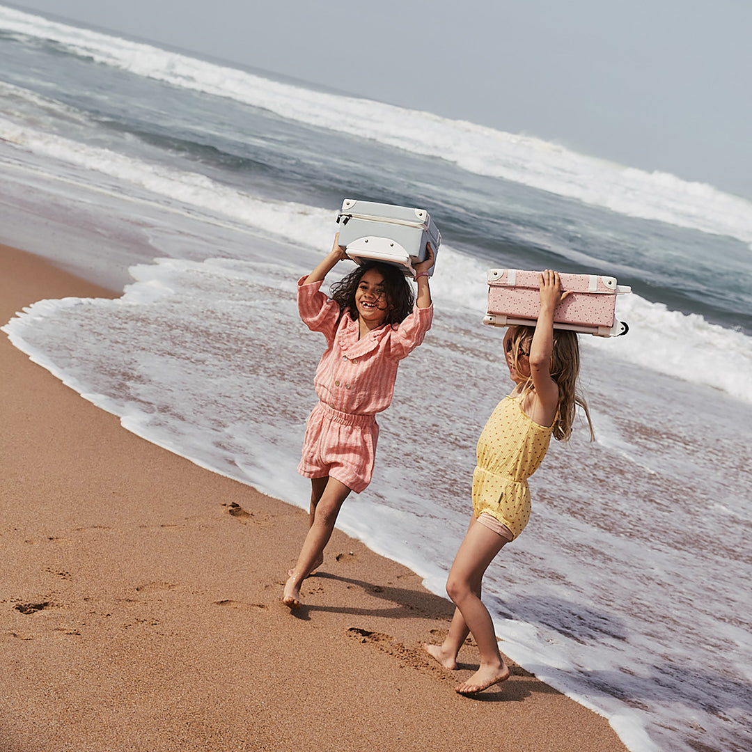 Olli Ella See-Ya Suitcase – Pink Daisies