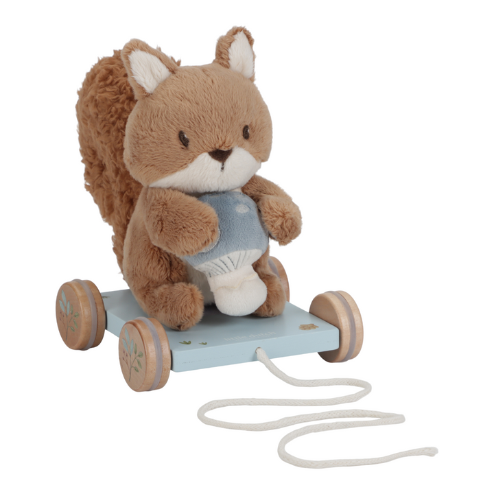 Little Dutch Pull Along Squirrel – Forest Friends