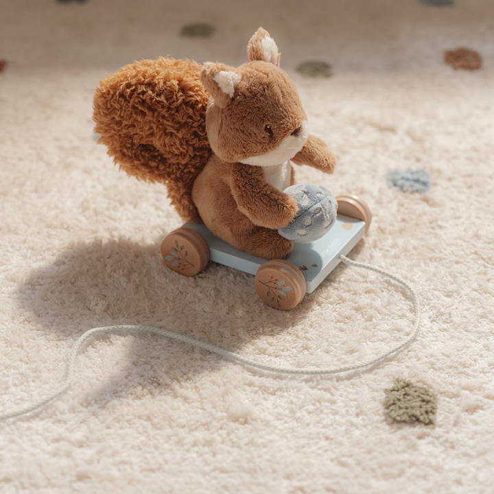 Little Dutch Pull Along Squirrel – Forest Friends