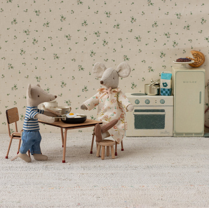 Maileg Miniature Mouse Table &amp; chair Set – Dark Powder