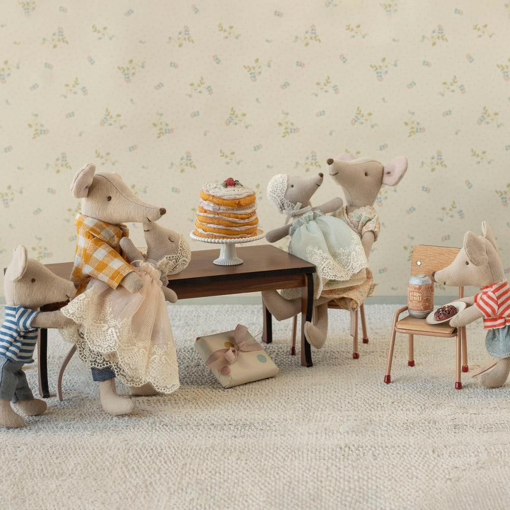 Maileg Miniature Mouse Party Cake &amp; Cake Stand – Off white