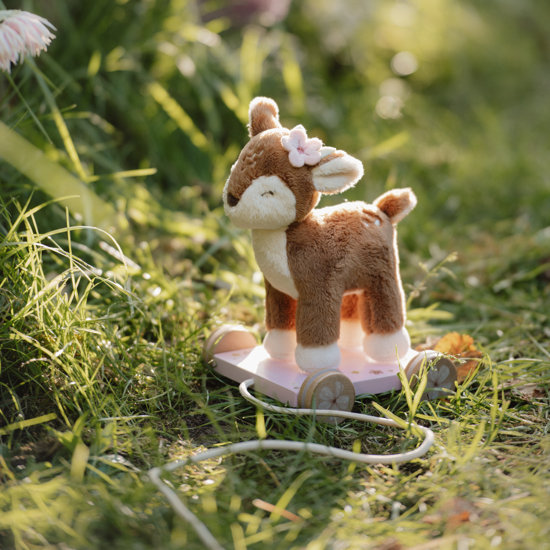 Little Dutch Pull Along Deer – Fairy Garden