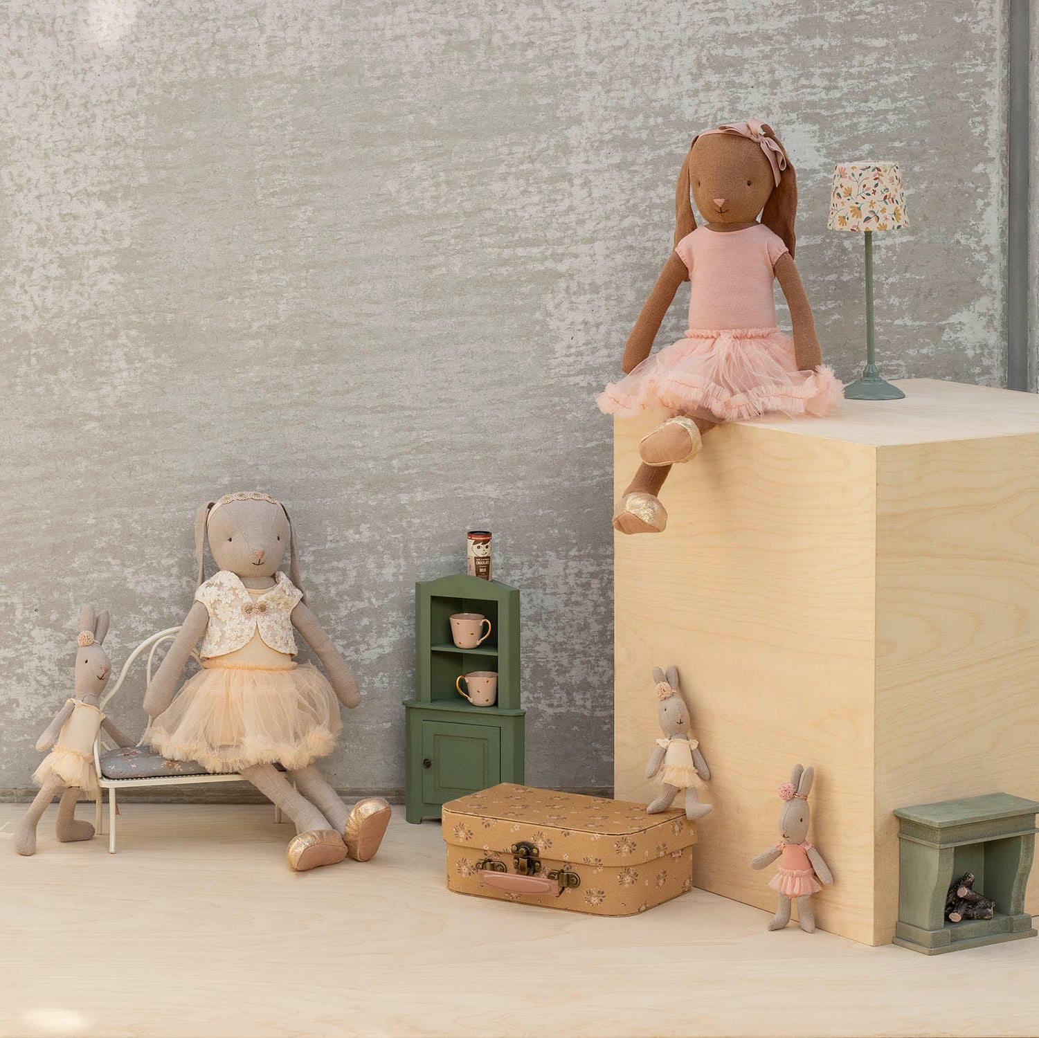 Maileg Micro Rabbit with Ballet Suit & Skirt – Rose