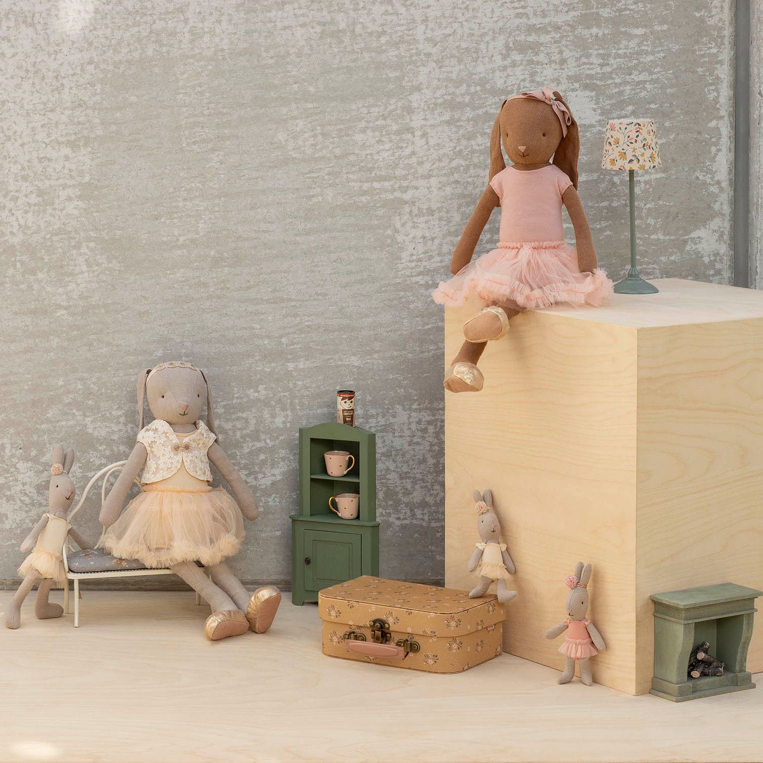 Maileg Rabbit with Ballet Suit & Skirt – Cream (Size 1)