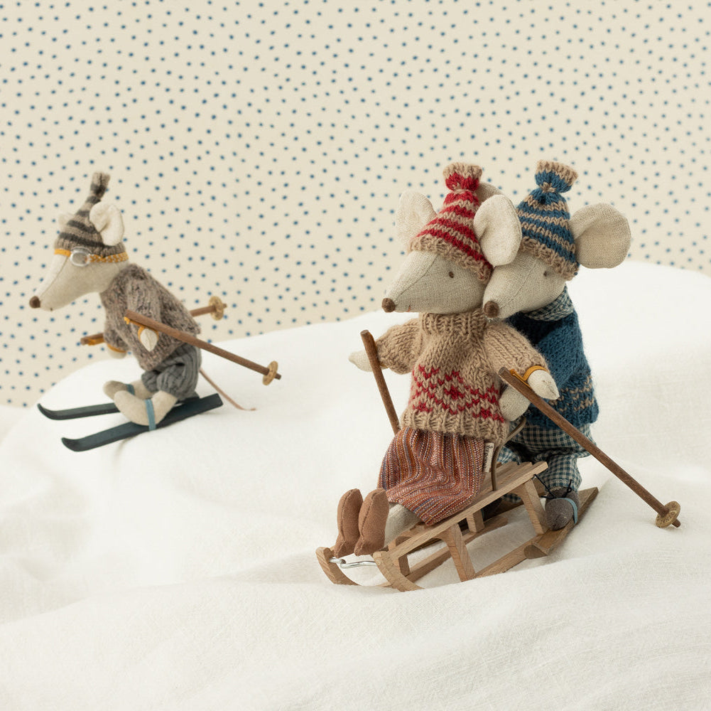 Maileg Knitted Sweater &amp; Hat – Mum Mouse