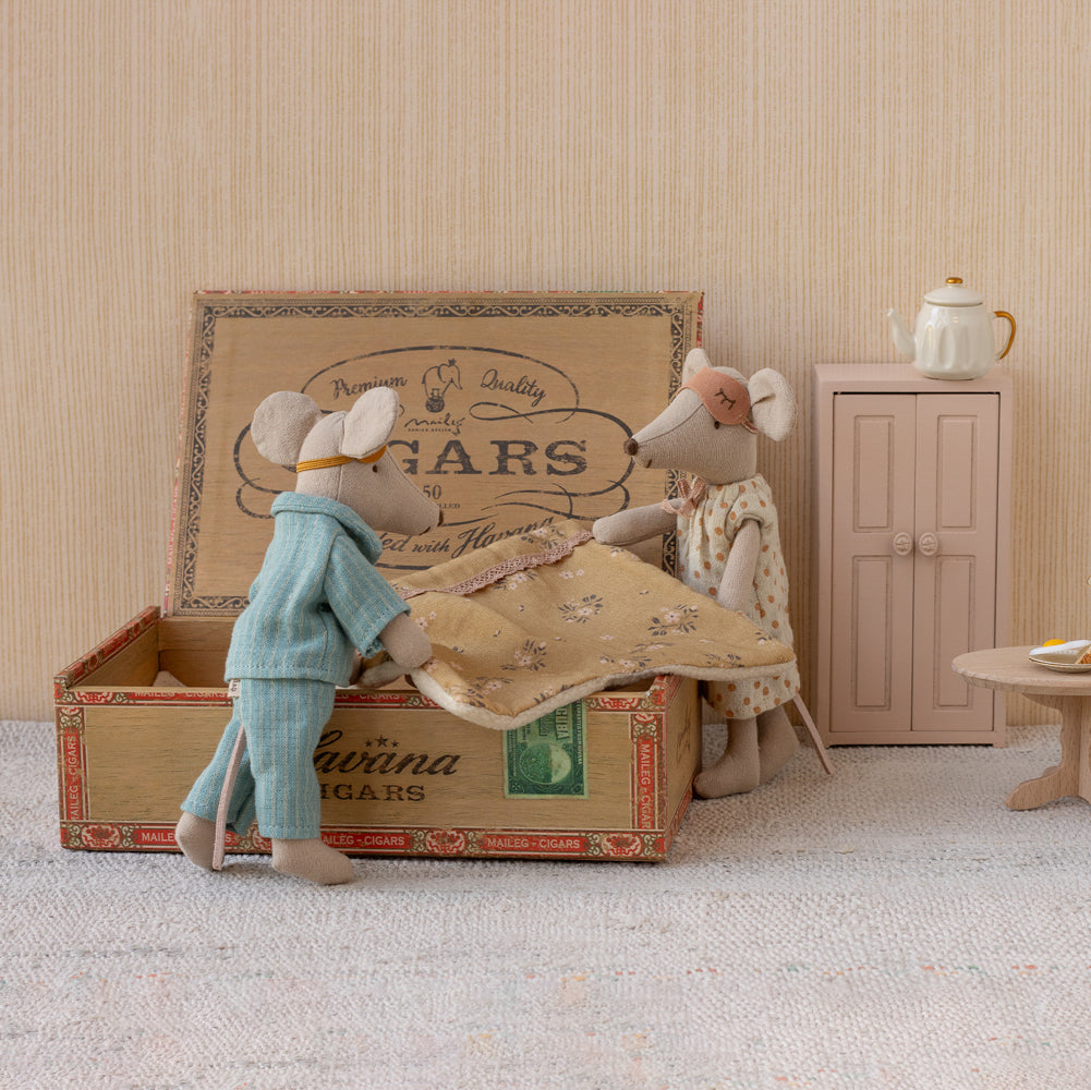 Maileg Mum & Dad Mice in Cigar Box