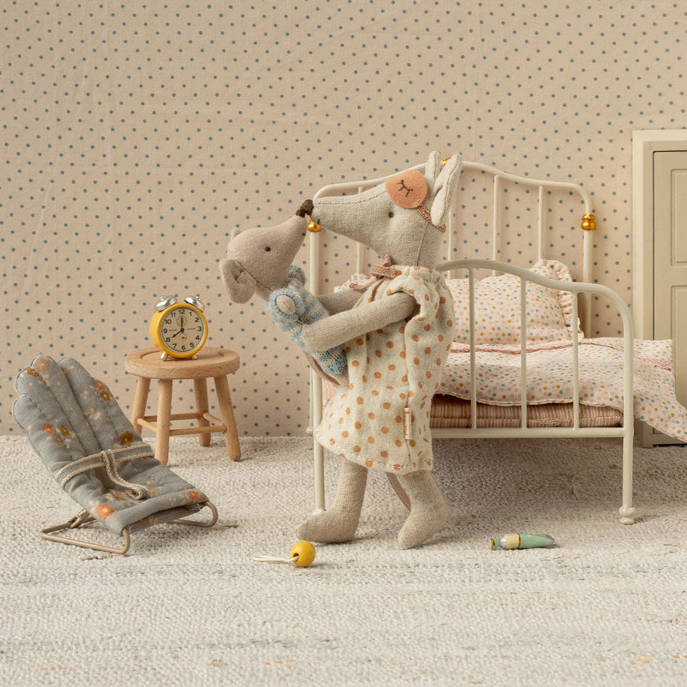 Maileg Mouse Nightgown – Mum