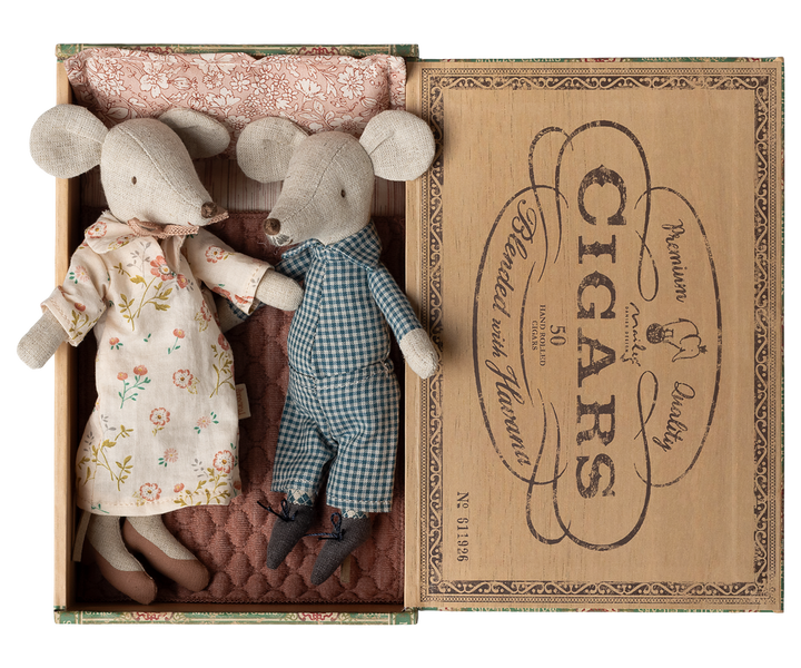 Maileg Grandma &amp; Grandpa in Cigar Box