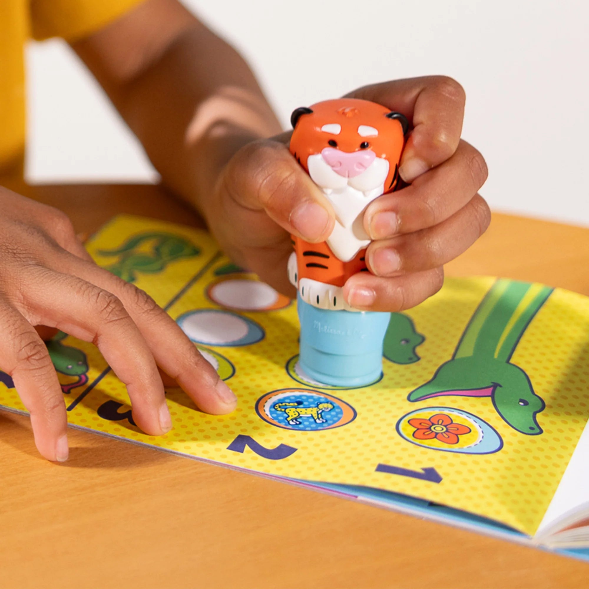Melissa & Doug Sticker WOW!™ Activity Pad & Sticker Stamper – Tiger