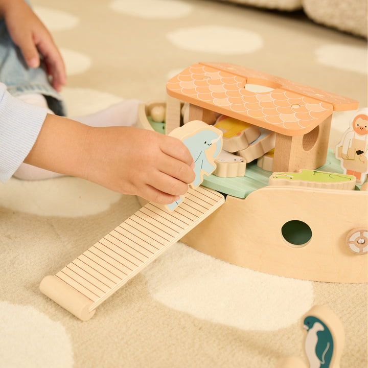 Classic World Making Noah’s Ark Playset