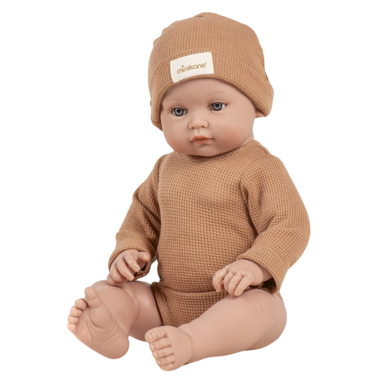 Minikane Newborn Baby Doll Andréa Bodysuit & Honeycomb Hat Set – Brown Sugar