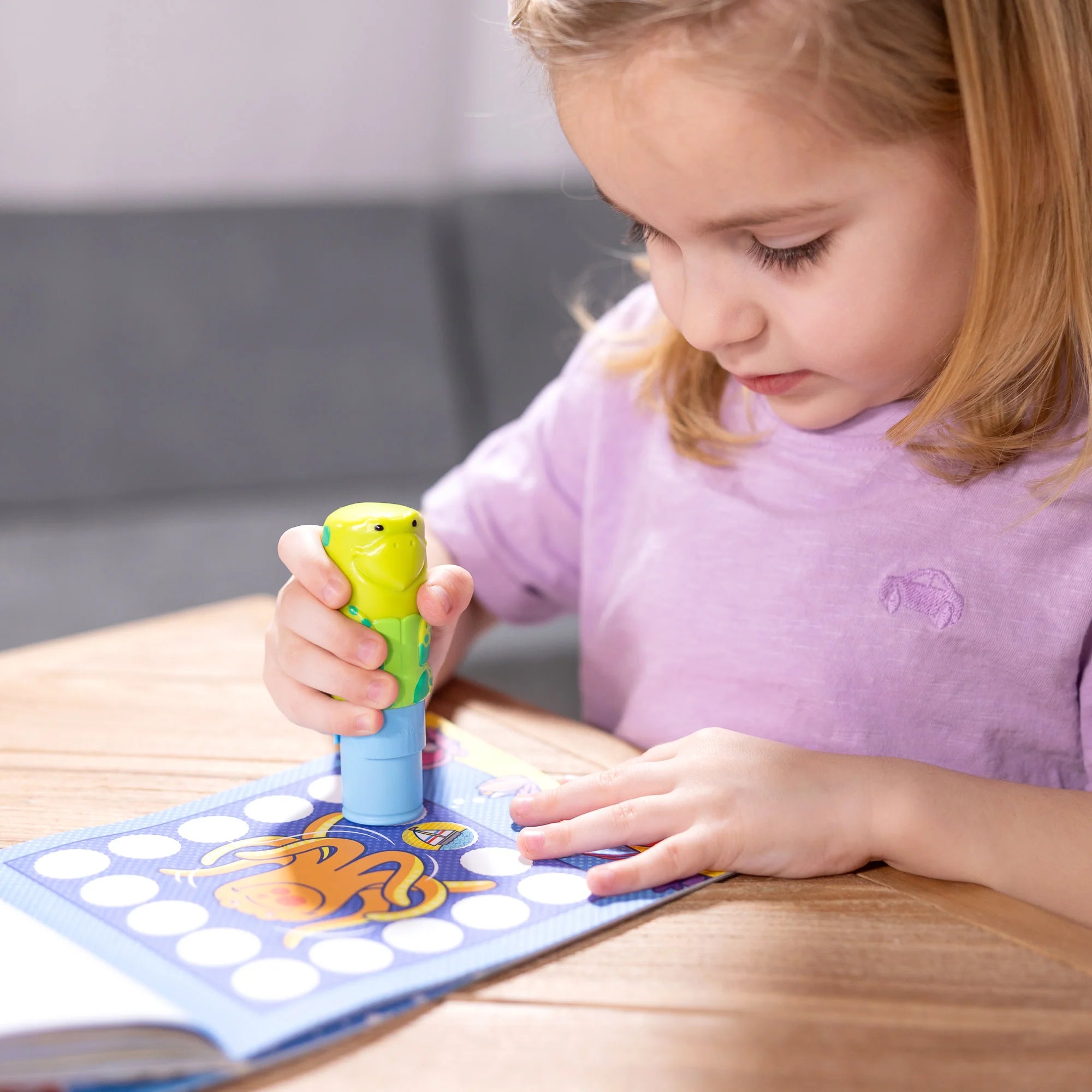 Melissa & Doug Sticker WOW!™ Activity Pad & Sticker Stamper – Sea Turtle