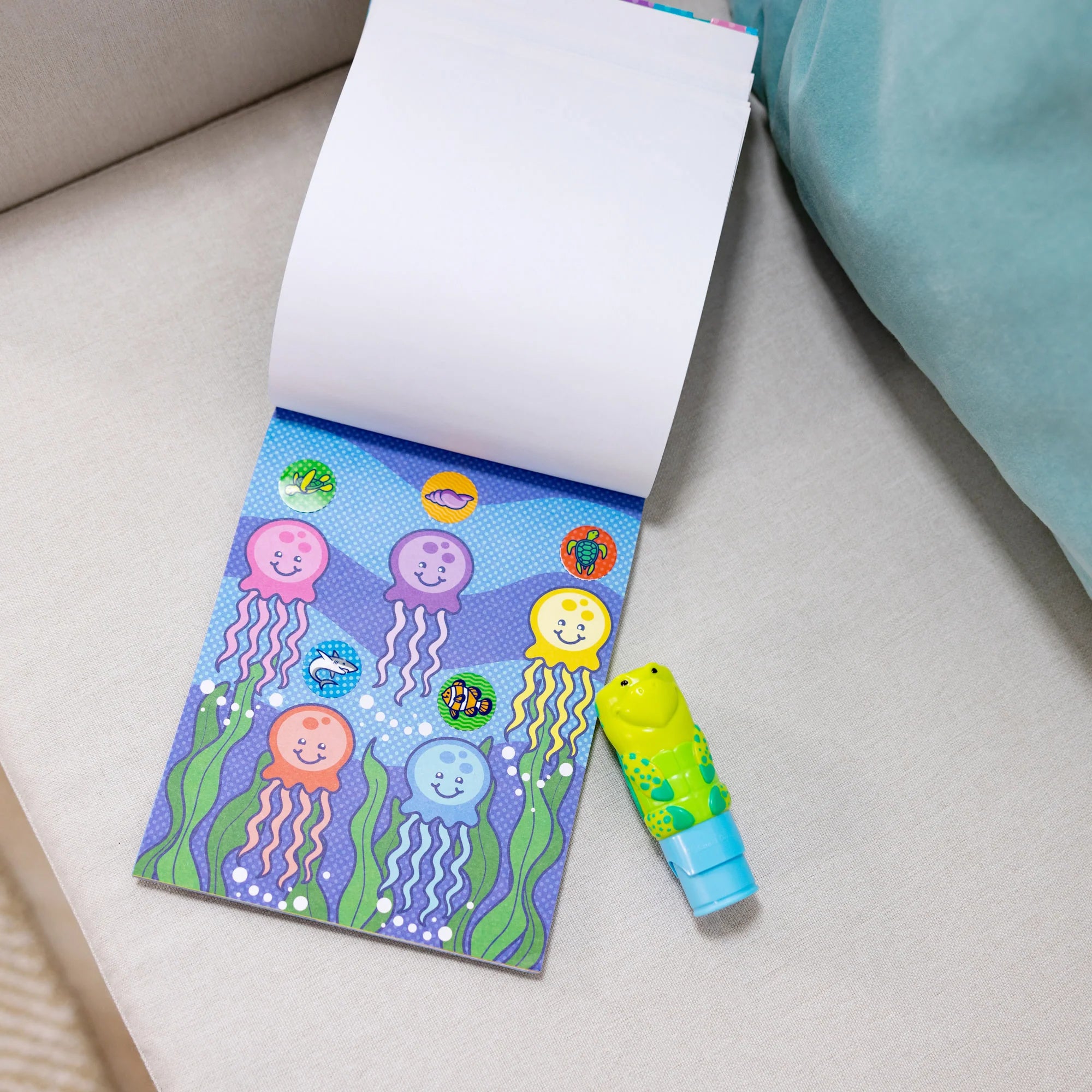 Melissa & Doug Sticker WOW!™ Activity Pad & Sticker Stamper – Sea Turtle