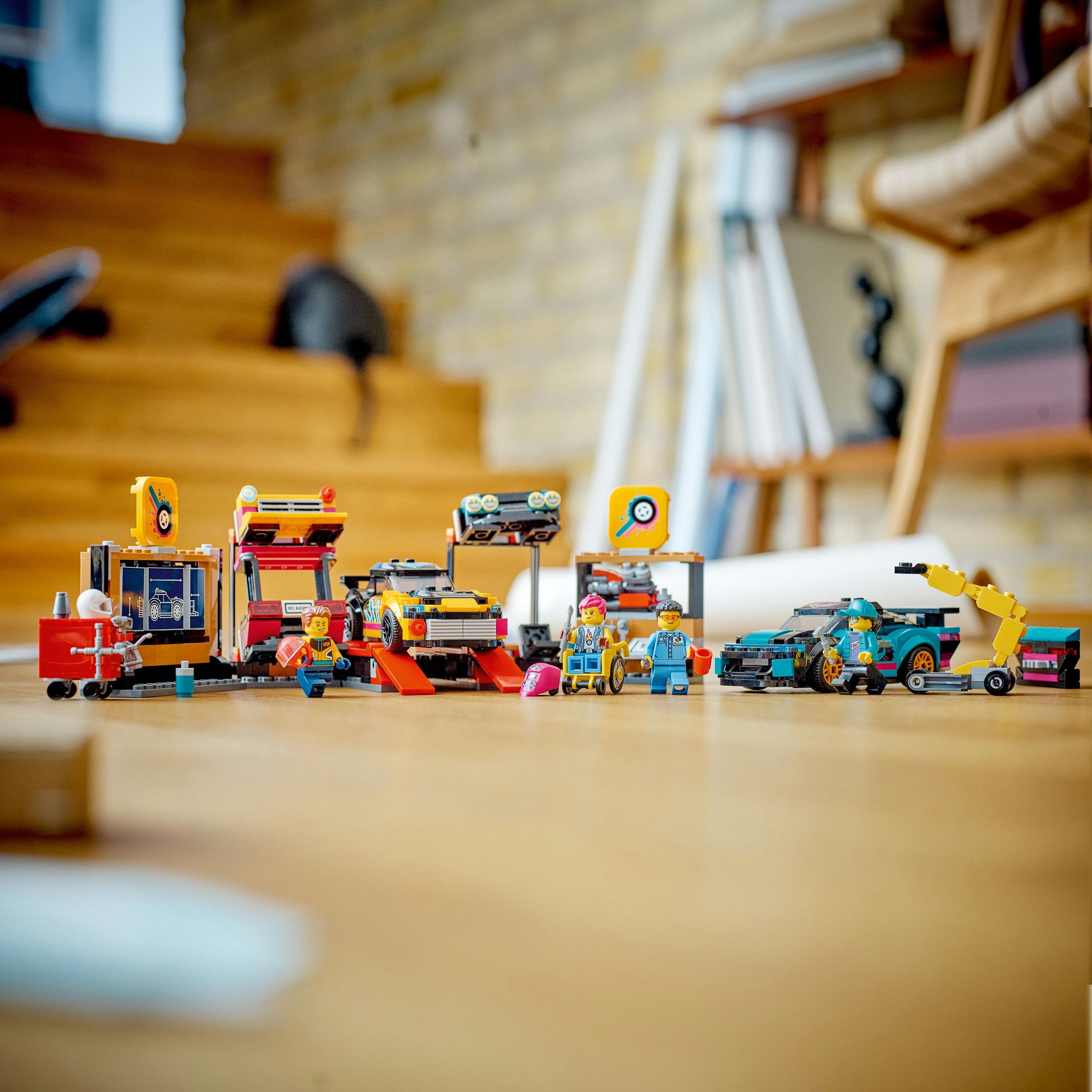 LEGO® City Custom Car Garage | 60389