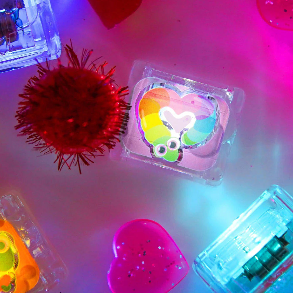 Glo Pals® Water Activated Light-Up Cubes – Love Bugs (6 Pack)