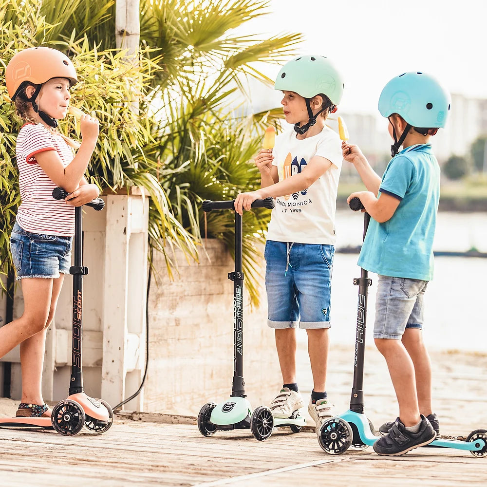 Scoot And Ride Highwaykick 3 LED Glow Scooter – Peach