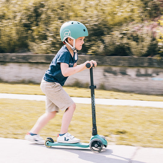 Scoot And Ride Highwaykick 3 LED Glow Scooter – Forest