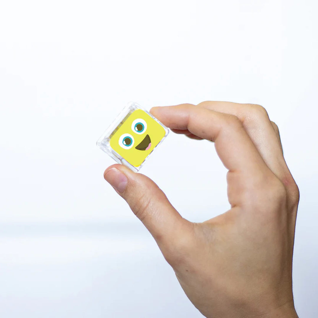 Glo Pals® Water Activated Light-Up Cubes – Alex (4 Pack)