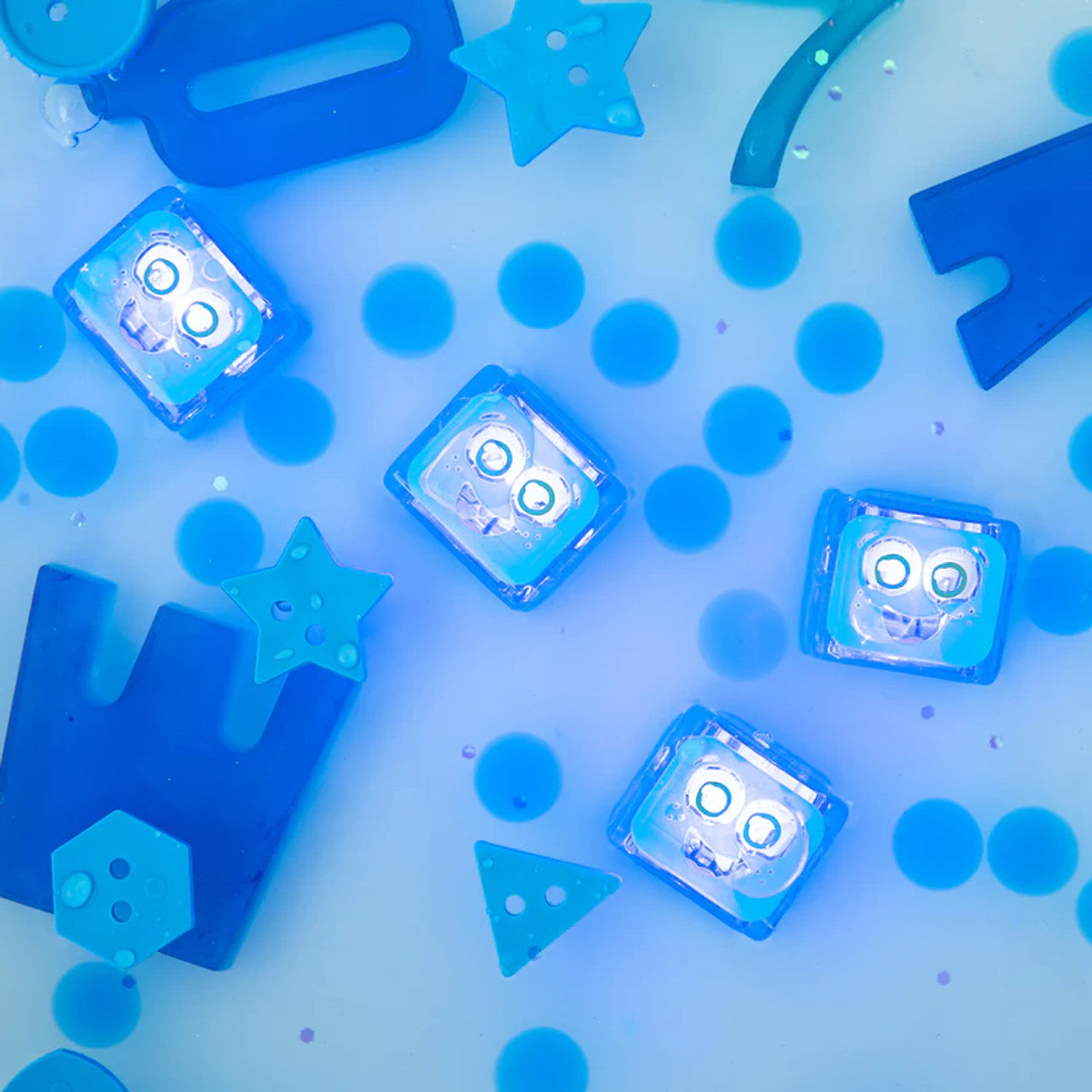 Glo Pals® Water Activated Light-Up Cubes – Blair (4 Pack)