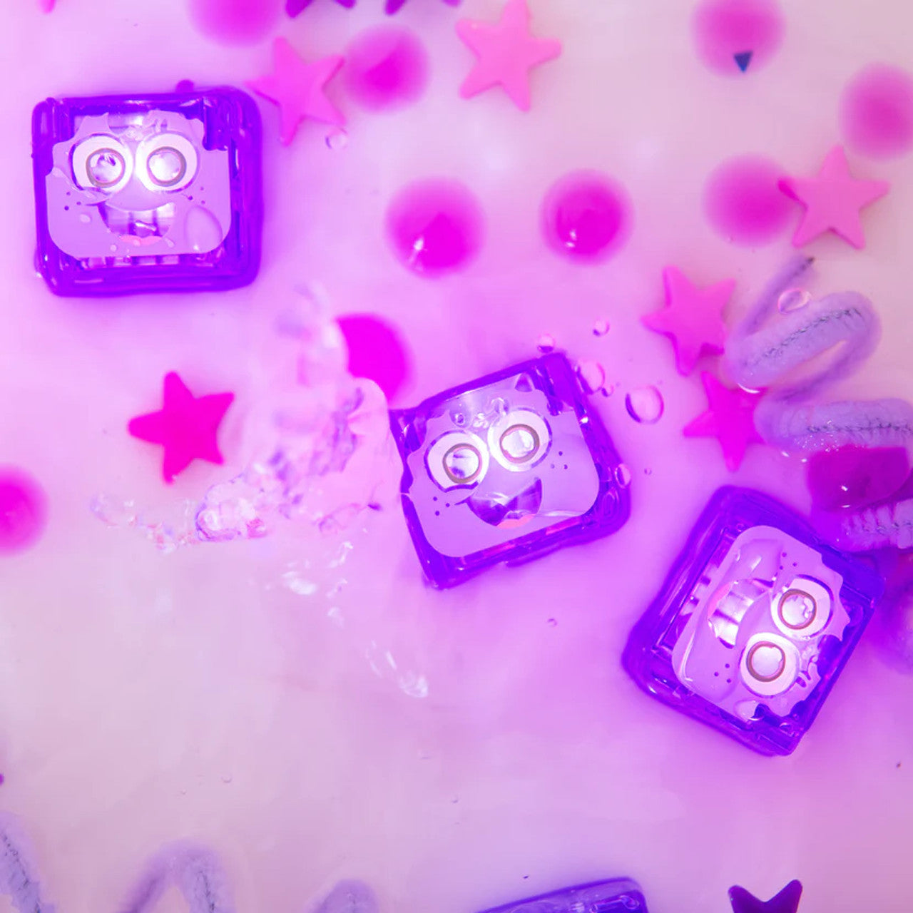 Glo Pals® Water Activated Light-Up Cubes – Lumi (4 Pack)