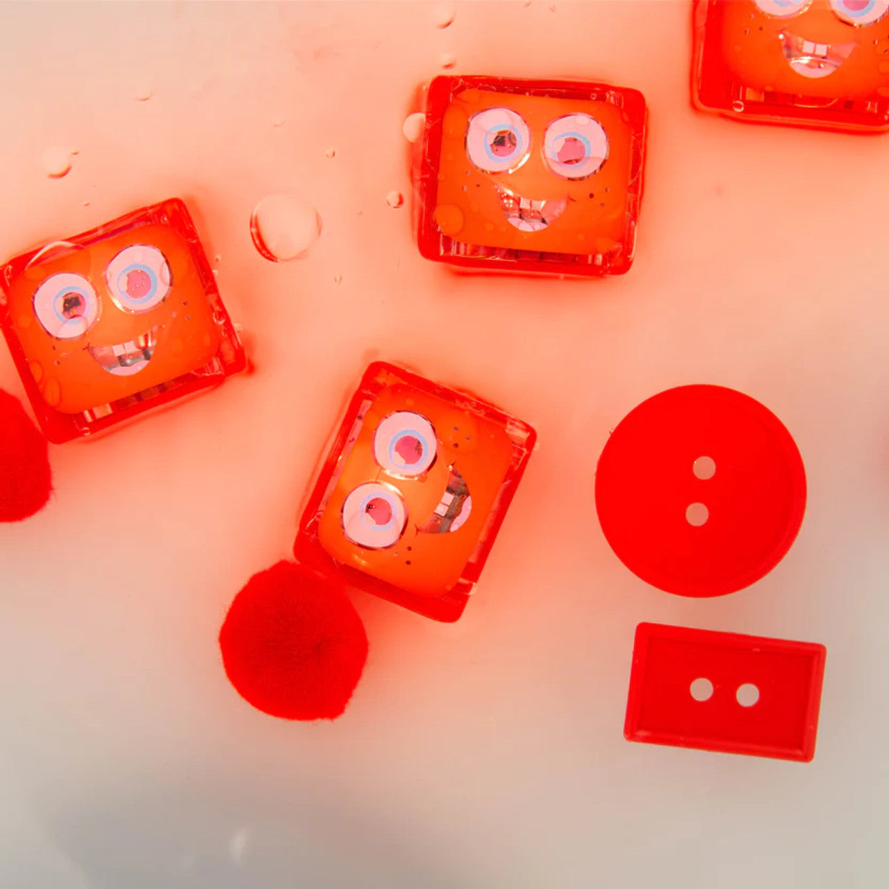 Glo Pals® Water Activated Light-Up Cubes – Sammy (4 Pack)