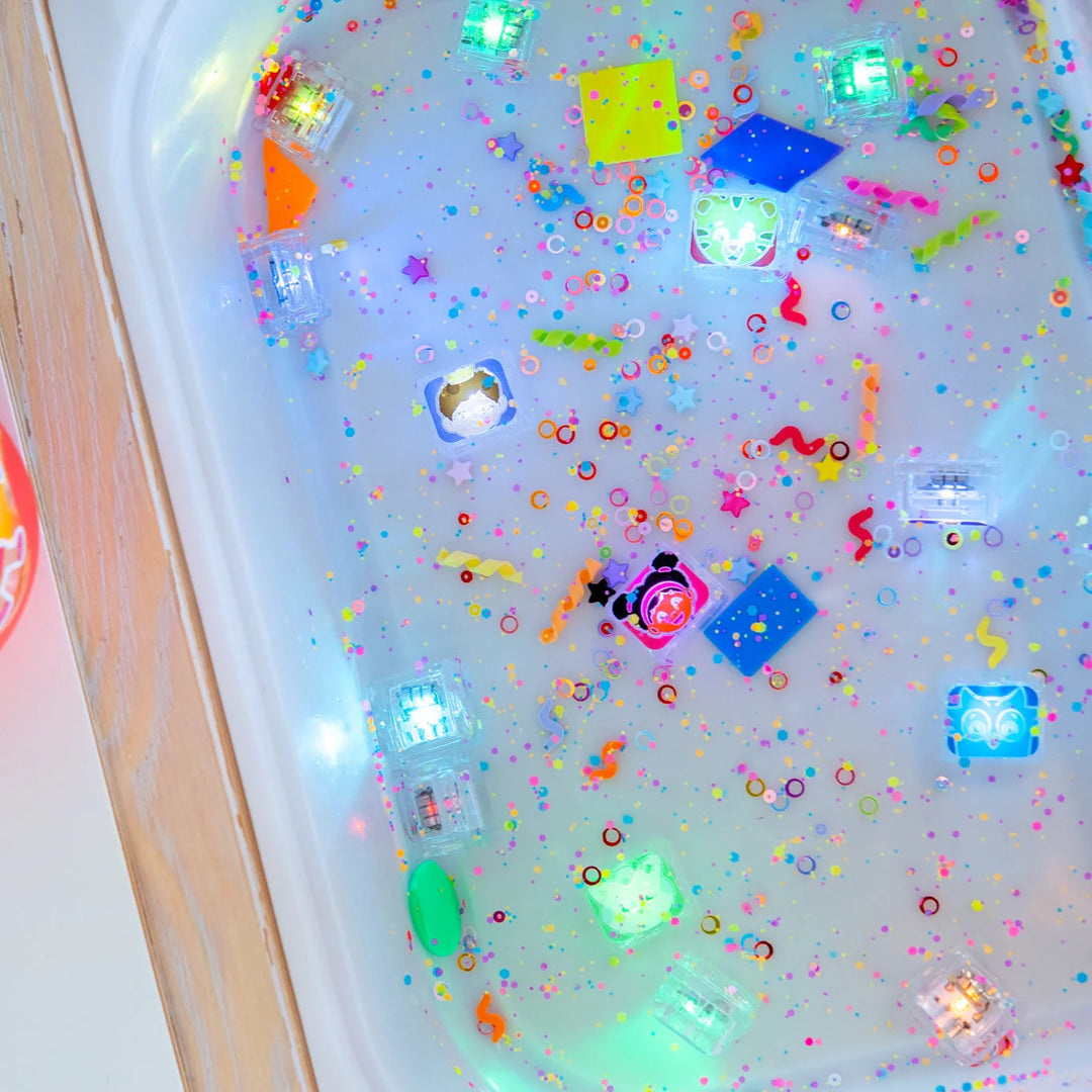 Glo Pals® Water Activated Light-Up Cubes – Daniel Tiger’s Neighborhood (6 Pack)