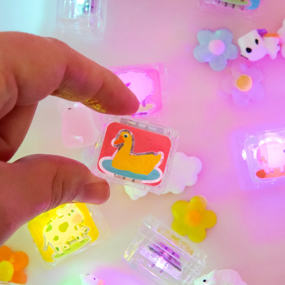 Glo Pals® Water Activated Light-Up Cubes – Farm (6 Pack)