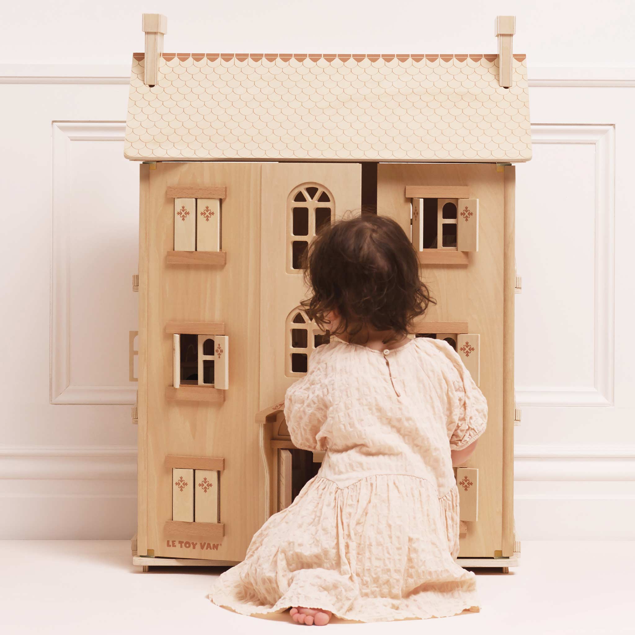 Le Toy Van Natural Wood Dollhouse – The Grand