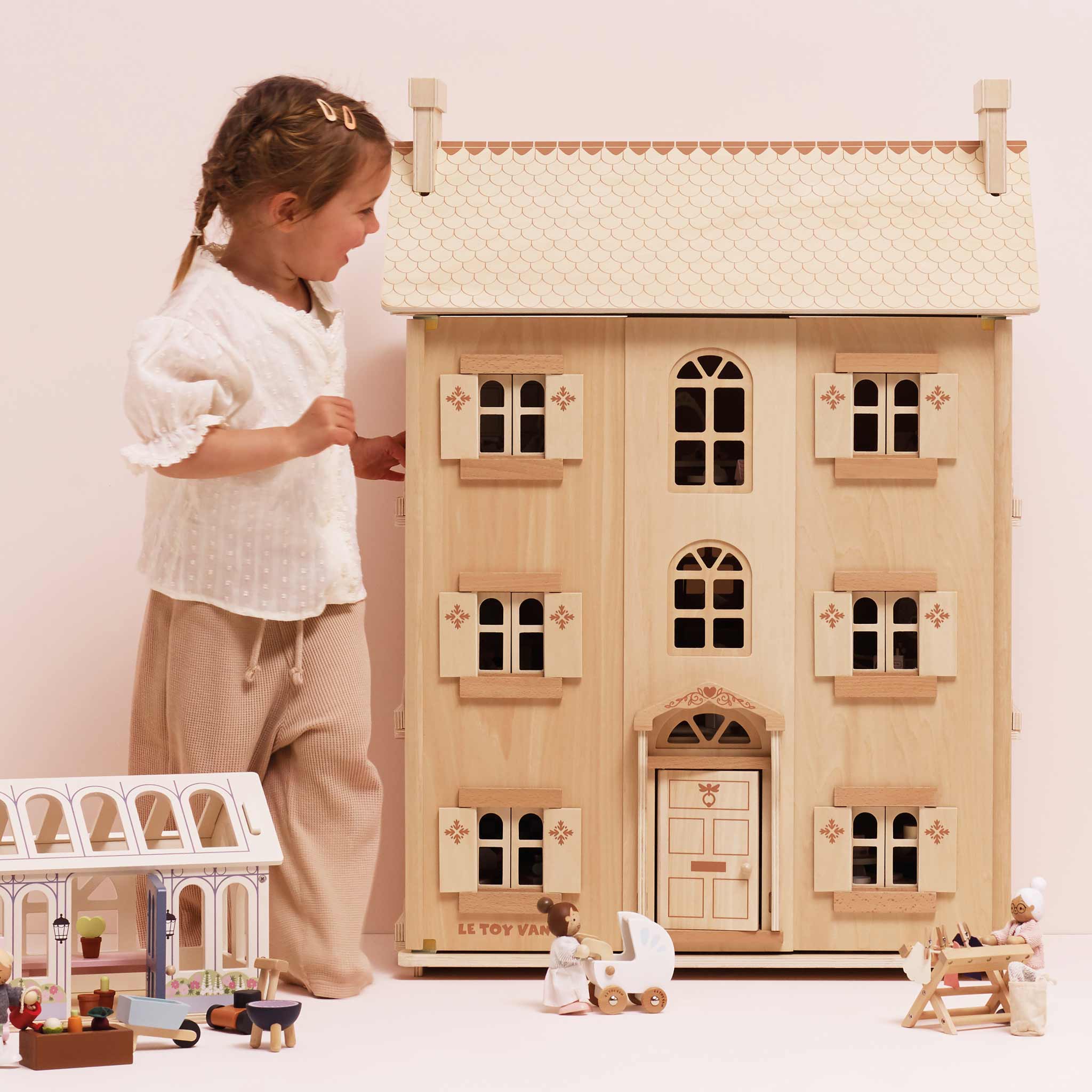 Le Toy Van Natural Wood Dollhouse – The Grand