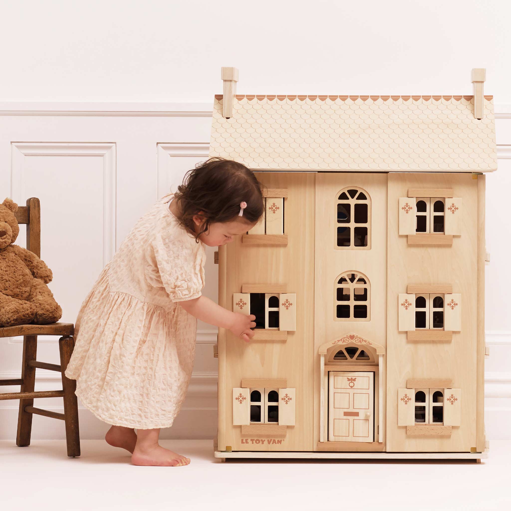 Le Toy Van Natural Wood Dollhouse – The Grand