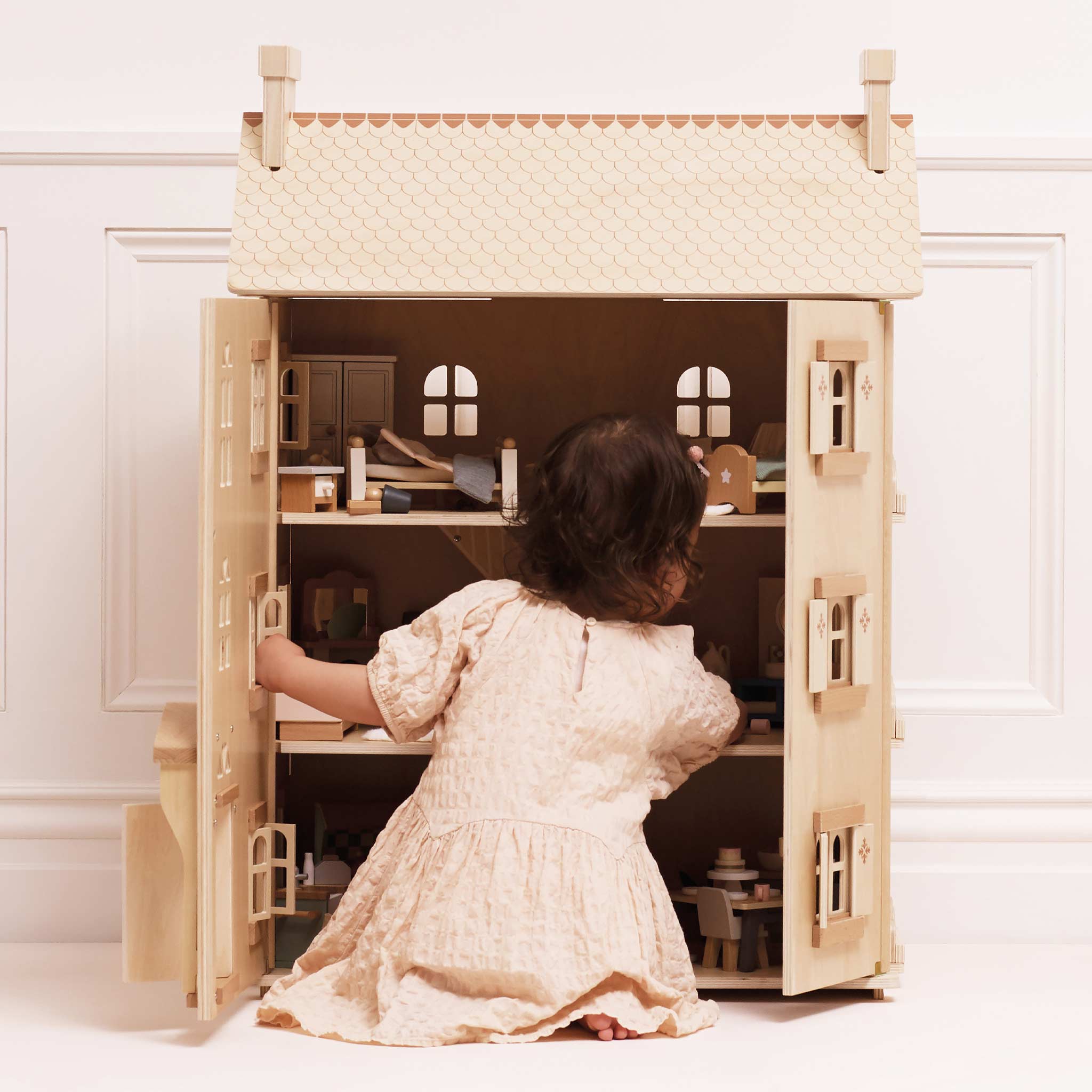 Le Toy Van Natural Wood Dollhouse – The Grand