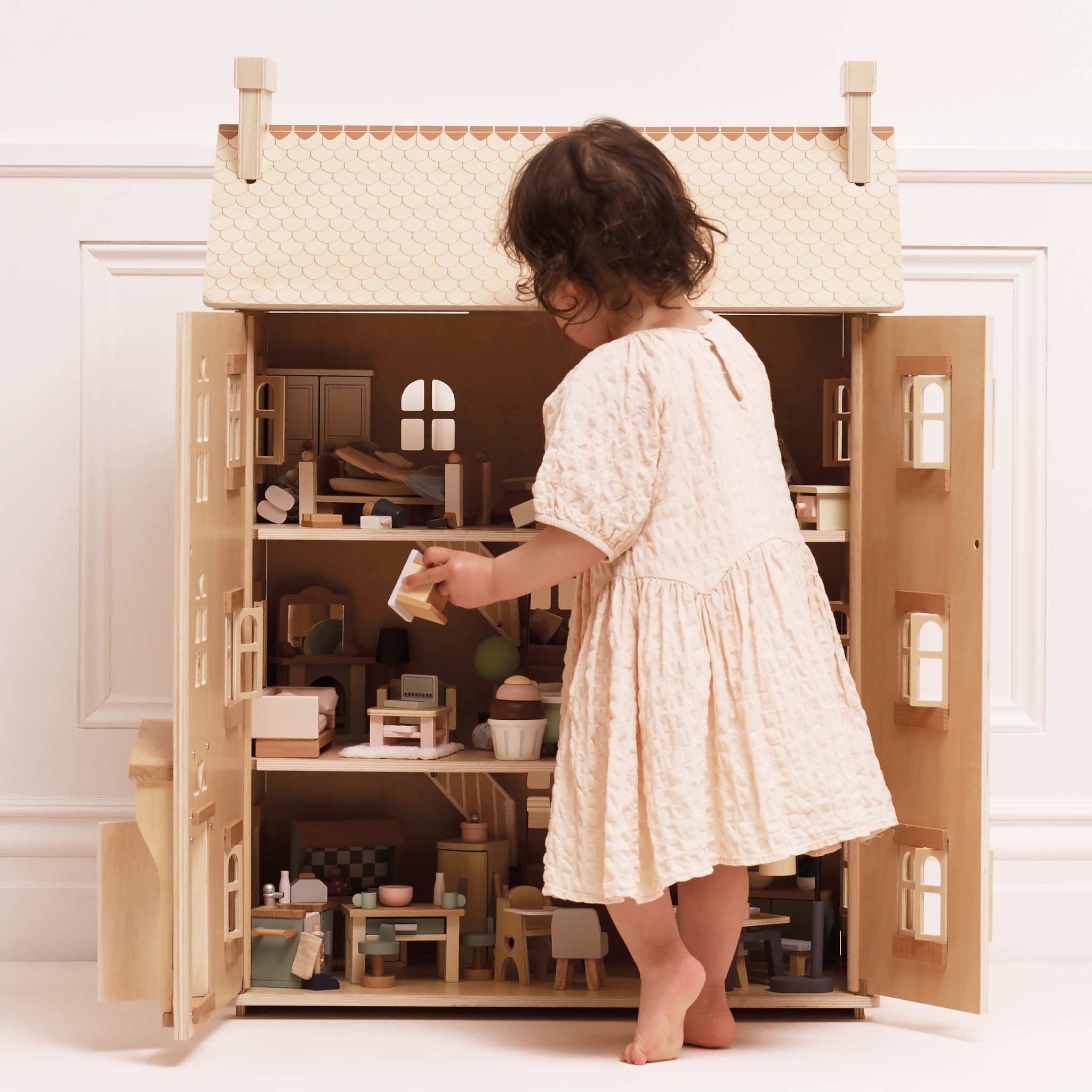 Le Toy Van Natural Wood Dollhouse – The Grand