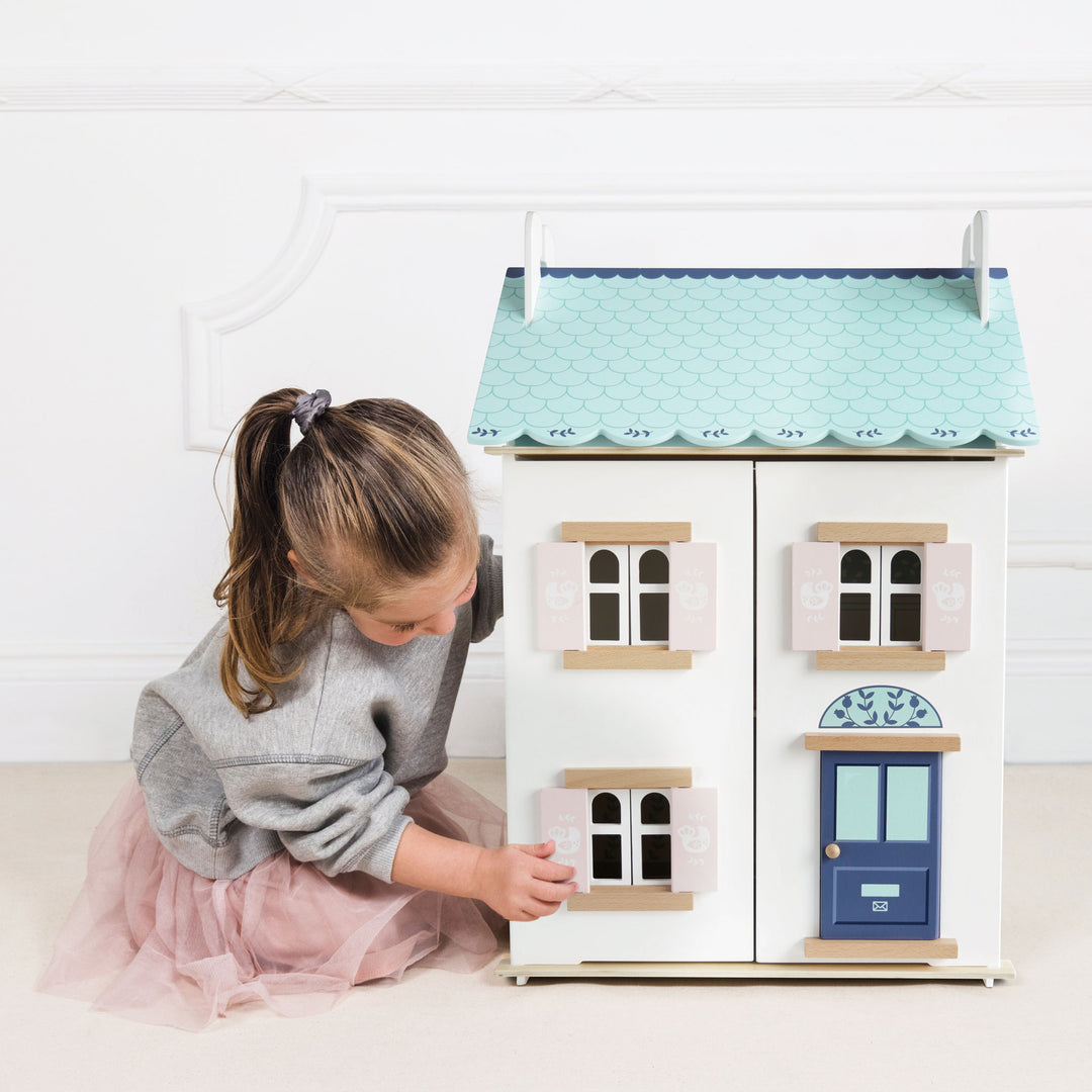 Le Toy Van Wooden Dollhouse – Bluebelle House